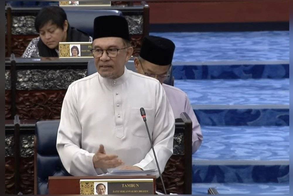 Anwar ketika membentangkan Belanjawan 2025 Malaysia Madani di Dewan Rakyat pada Jumaat.