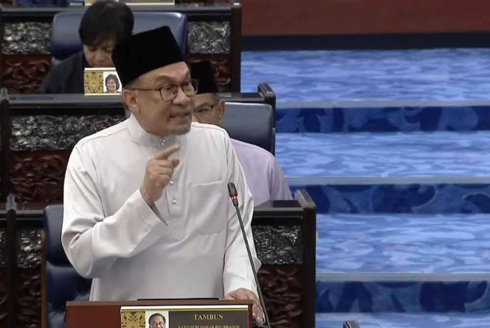 Anwar ketika membentangkan Belanjawan 2025 Malaysia Madani di Dewan Rakyat pada Jumaat.