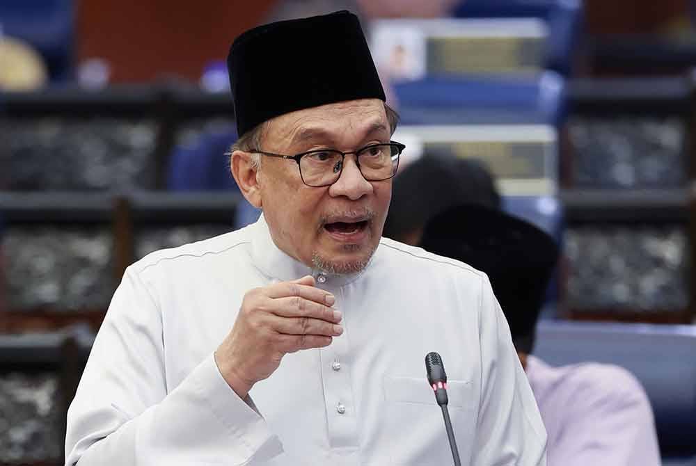 Anwar ketika membentangkan Belanjawan 2025 di Dewan Rakyat pada Jumaat.