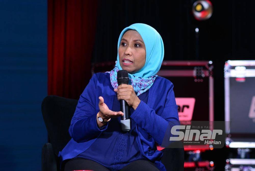 Hawati ketika program Interviu bertajuk ‘Belanjawan 2025: Tercapaikah Reformasi Ekonomi’ yang disiarkan secara langsung bertempat di Studio F, Kompleks Kumpulan Karangkraf, di sini pada Jumaat. Foto Sinar Harian ASRIL ASWANDI SHUKOR