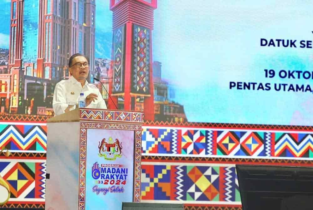 Anwar ketika berucap pada Program Madani Rakyat 2024 Sayangi Sabah di Likas, Kota Kinabalu.