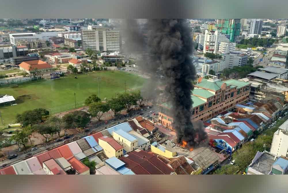 Detik awal kebakaran yang sempat dirakam pengunjung Menara 188.