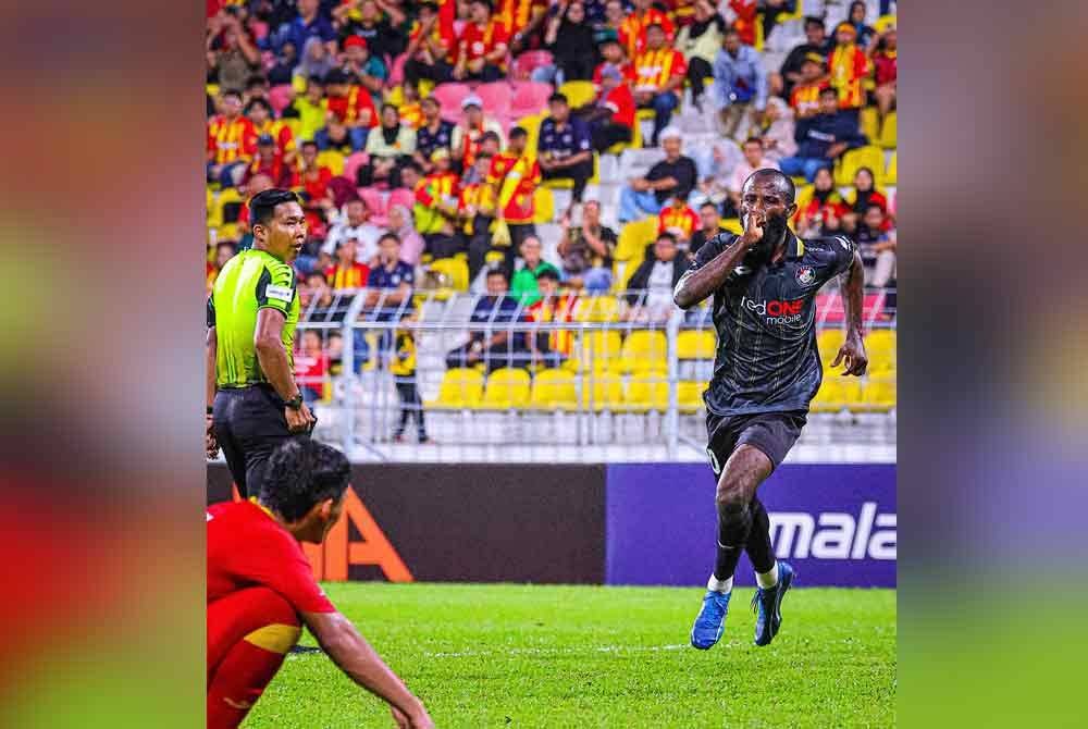 Oluwaseun meledak gol penyamaan pada penghujung perlawanan. FOTO: PDRM FC