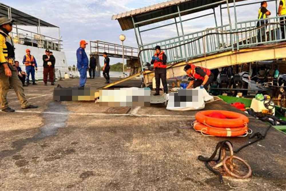 Kesemua mayat lima mangsa bot regata karam ditemukan secara berperingkat antara pukul 6.16 pagi hingga 7.09 pagi tadi. Foto JBPM Sarawak