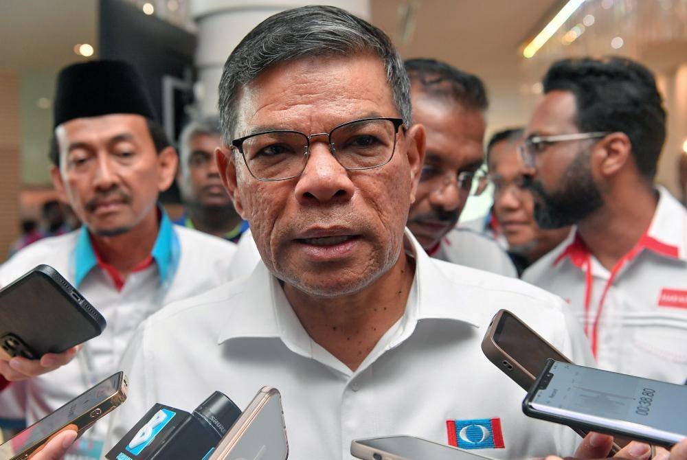 Saifuddin Nasution ketika sidang akhbar pada Mesyuarat Agung Tahunan PKR Cabang Kota Raja di sebuah hotel hari ini. Foto Bernama