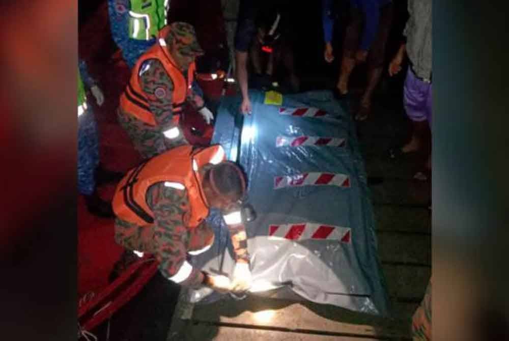 Mayat mangsa telah ditemui oleh penduduk kampung pada Isnin, kira-kira satu kilometer dari lokasi kejadian. Foto JBPM Sarawak