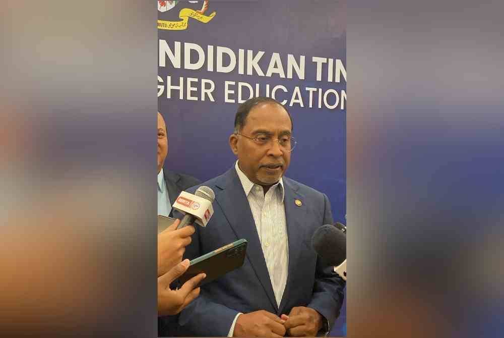 Zambry ditemui pemberita pada sidang akhbar selepas merasmikan Konvensyen Akademia 2024, pada Isnin.