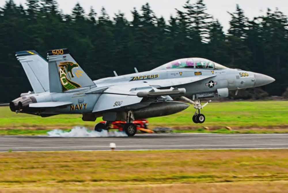 Jet EA-18G Growler itu terhempas di timur Gunung Rainier pada Selasa semasa penerbangan latihan rutin. Gambar hiasan