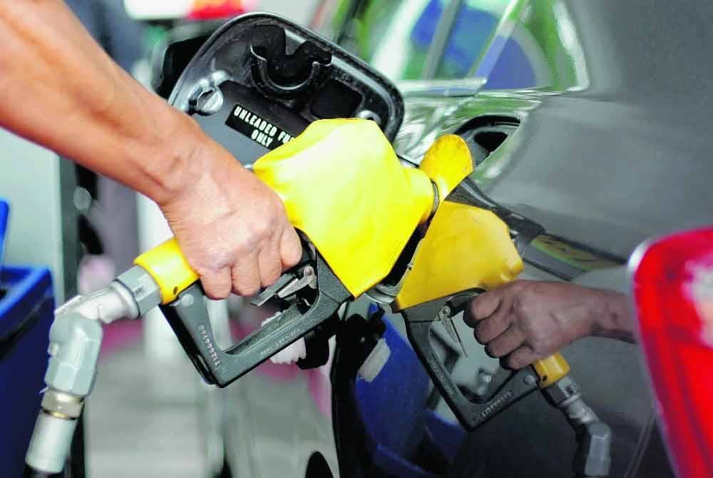 Tindakan kerajaan untuk menarik semula penarikan subsidi petrol, kesihatan dan pendidikan terhadap golongan T15 perlu dikaji semula - Foto hiasan