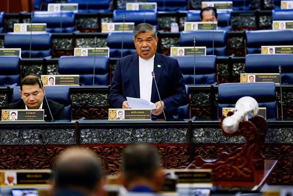 Mohamad pada Persidangan Dewan Rakyat sempena Mesyuarat Ketiga Penggal Ketiga Parlimen ke-15 di Bangunan Parlimen, pada Isnin. Foto Bernama