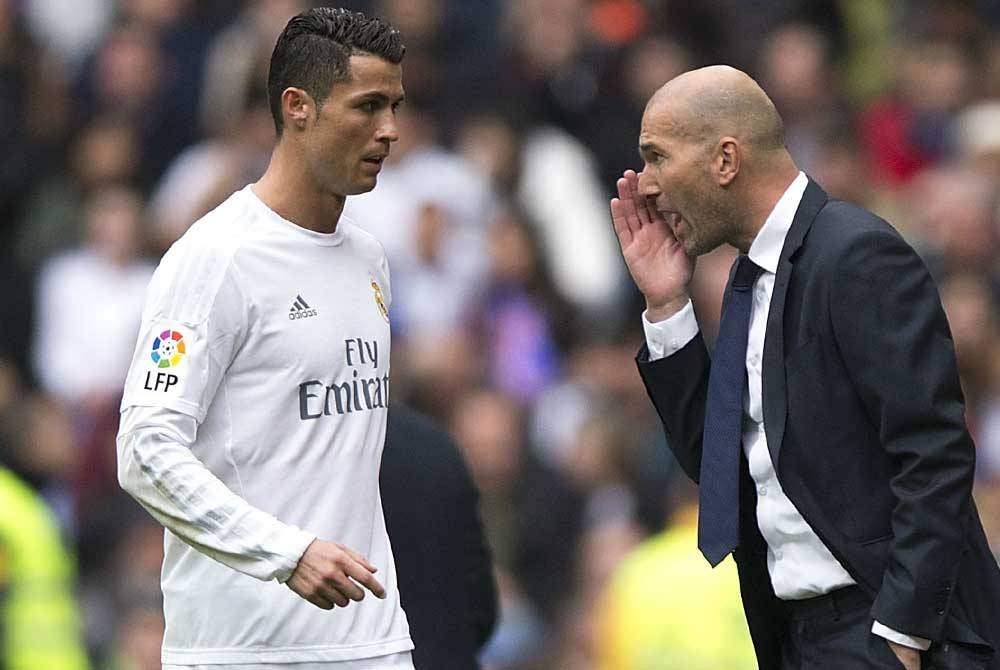 Zidane (kanan) tidak menyenaraikan Ronaldo (kiri) sebagai pemain pilihannya ketika mengendalikan Real.