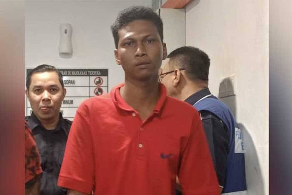 Wan Muhamaad Sofie tidak mengaku bersalah di Mahkamah Sesyen Ipoh hari ini selepas dibacakan pertuduhan merogol anak rakannya pada Julai lalu. Foto Astro AWANI