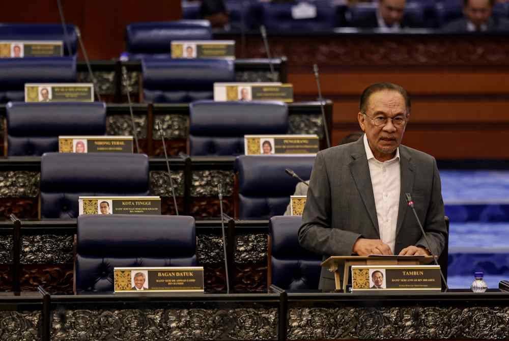 Anwar pada Persidangan Dewan Rakyat sempena Mesyuarat Ketiga Penggal Ketiga Parlimen ke-15 di Bangunan Parlimen pada Selasa. Foto Bernama