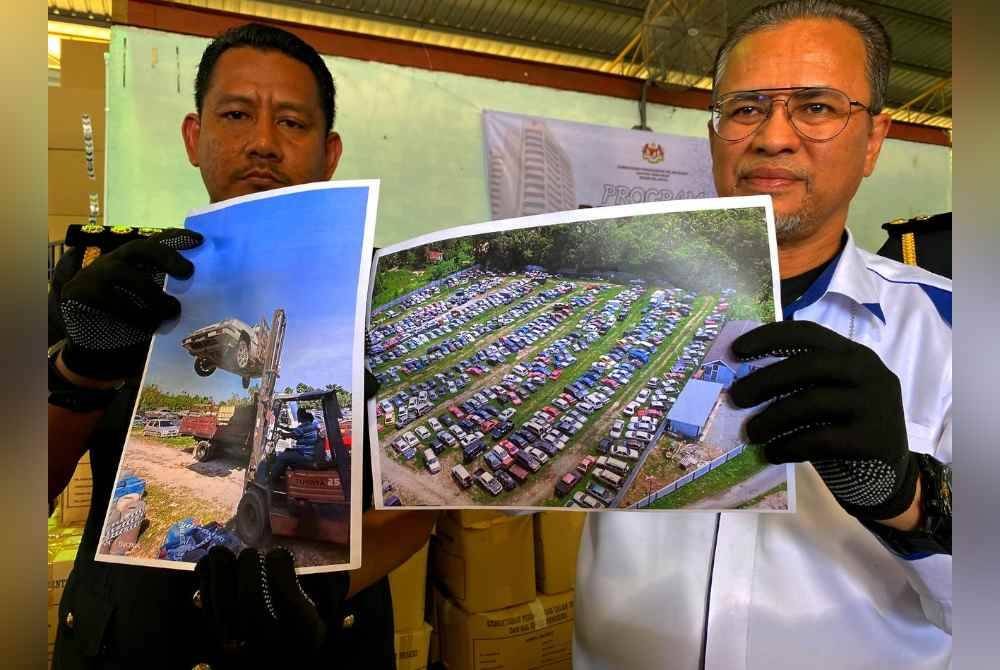 Azman (kanan) menunjukkan sebahagian daripada kereta yang digunakan oleh penyeludup masih dalam siasatan dan proses pelupusan.