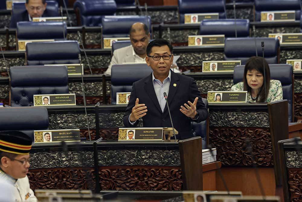 Timbalan Menteri Luar, Datuk Mohamad Alamin pada Persidangan Dewan Rakyat sempena Mesyuarat Ketiga Penggal Ketiga Parlimen ke-15 di Bangunan Parlimen pada Rabu. Foto Bernama