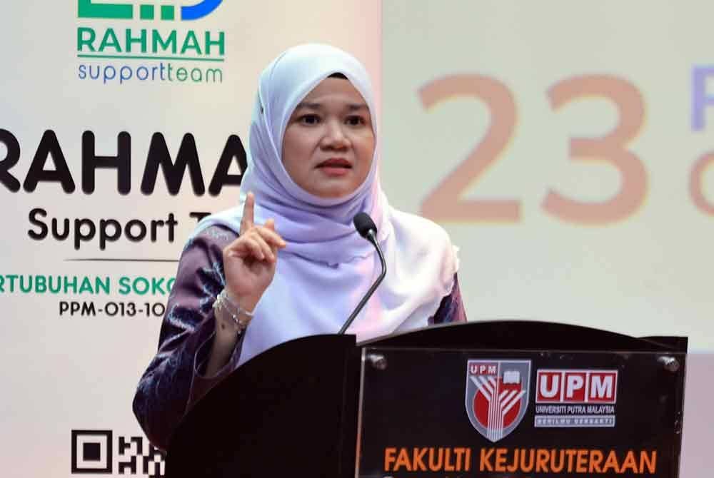 Fadhlina menyampaikan ucapan pada Majlis Perasmian Pertandingan Inovasi Sosial Kesihatan Mental 2024 di Universiti Putra Malaysia (UPM) pada Rabu. Foto Bernama