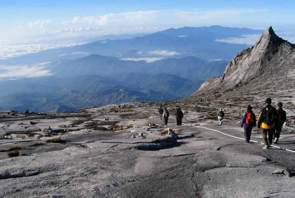 Taman-Taman Sabah hari ini mengeluarkan amaran bagi aktiviti pendakian ke puncak Gunung Kinabalu.