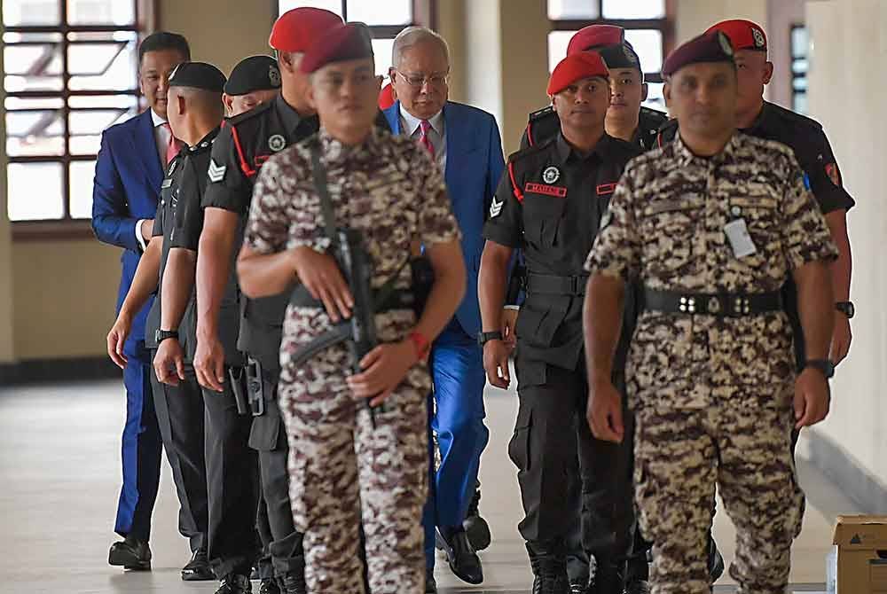 Najib hadir di Kompleks Mahkamah Kuala Lumpur, pada Khamis. Foto Bernama