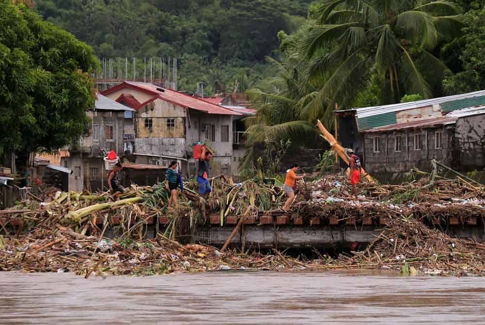 Taufan Tropika Kristine (Trami) telah membawa hujan lebat dan menyebabkan banjir serta tanah runtuh, mengakibatkan beberapa kematian, kecederaan dan pemindahan ratusan keluarga.