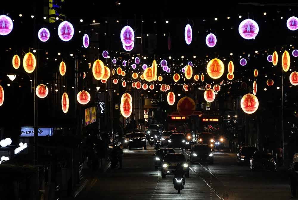 Masyarakat Hindu akan menyambut perayaan Deepavali pada 31 Oktober ini. Gambar hiasan Bernama