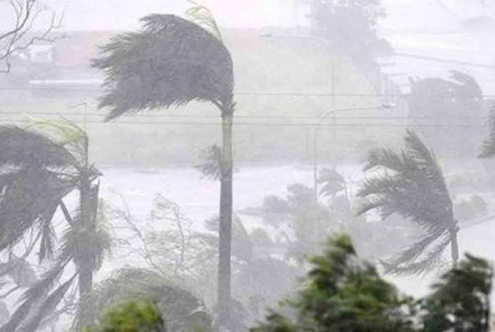 MetMalaysia memaklumkan ribut tropika Trami yang dikesan berlaku kira-kira 1,160 kilometer (km) ke Barat Laut Kudat boleh menyebabkan cuaca lebih lembap di utara dan Pantai Timur Semenanjung serta barat Sabah. Gambar hiasan