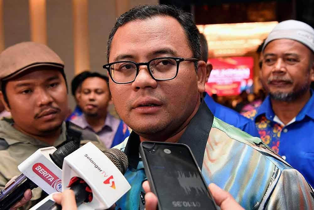 Amirudin ketika bertemu pengamal media selepas hadir ke Majlis Makan Malam Perasmian Pemukiman Kesatuan Penghulu/Penggawa Semenanjung Malaysia Kali Ke-4 Peringkat Kebangsaan di sebuah hotel, pada Jumaat. Foto Bernama