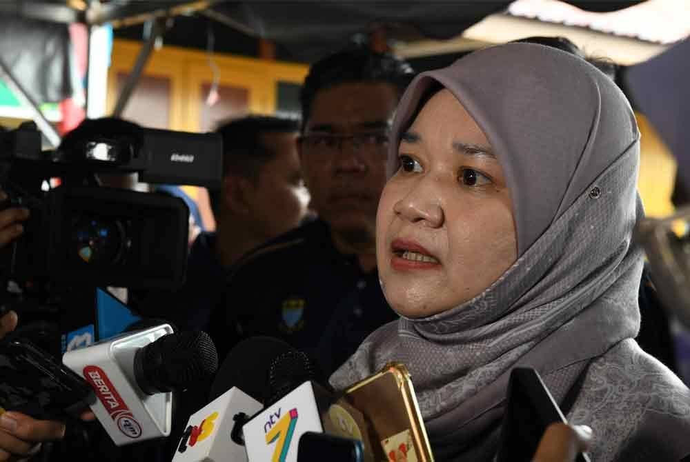 Fadhlina Sidek ketika ditemui pemberita selepas merasmikan Karnival Pendidikan Madani dan Program Kolej Vokasional (KV) Insani Masyarakat Madani di Sekolah Kebangsaan Sungai Bakap hari ini. - Foto: Bernama