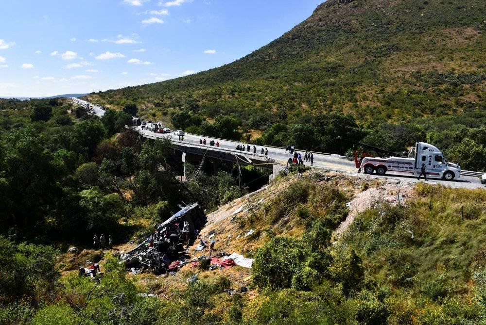 Bas berkenaan dilaporkan dalam perjalanan dari Tepic ke Chihuahua sebelum kemalangan berlaku berhampiran Zacatecas pada awal pagi Sabtu. Foto Reuters