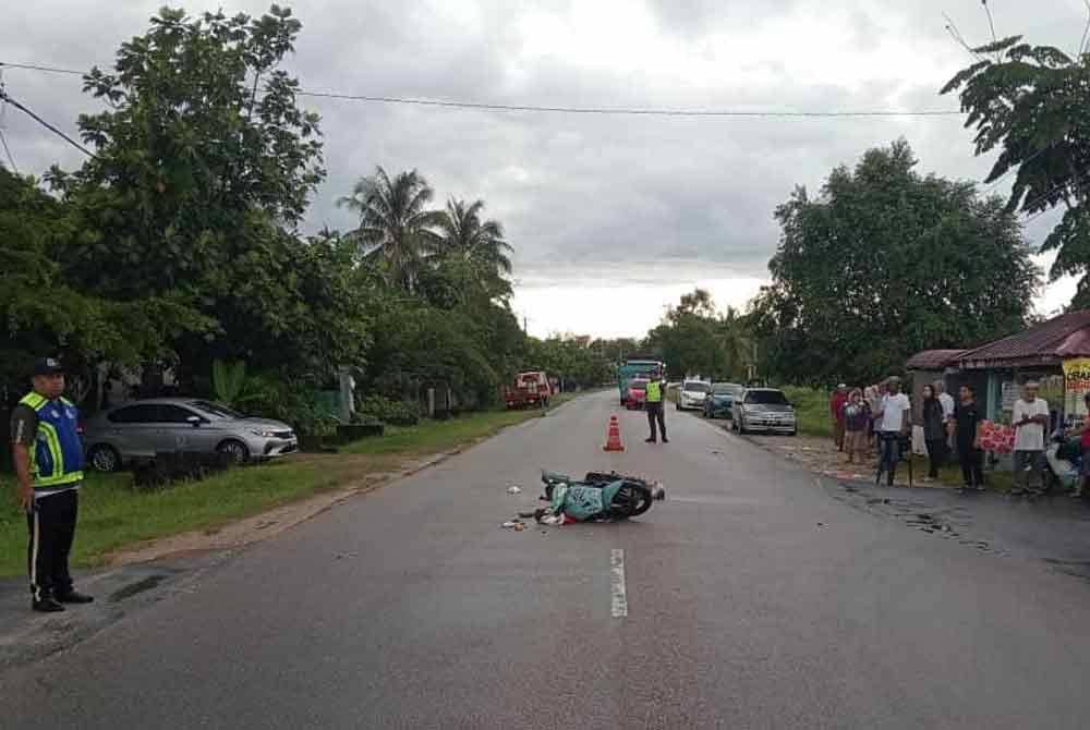 Seorang warga emas maut selepas motosikal ditunggangnya dirempuh sebuah lagi motosikal di Kilometer 1, Jalan Pasir Puteh-Jelor berhampiran Kampung Gong Serapat, Pasir Puteh pada Ahad.