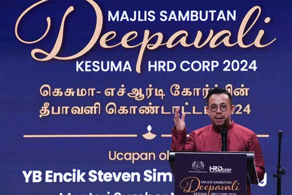 Steven berucap pada majlis sambutan Deepavali Kesuma dan HRD Corp 2024 pada Ahad. Foto Bernama