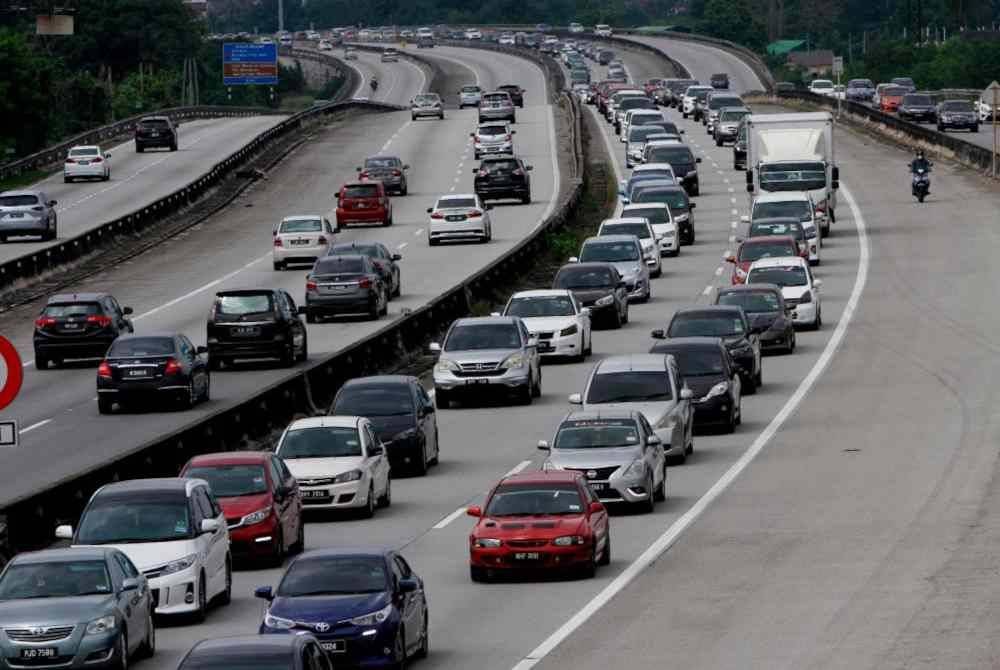 Aliran trafik dijangka meningkat mulai esok dengan jangkaan 2.62 juta kenderaan sehari akan menggunakan lebuh raya utama. Gambar hiasan