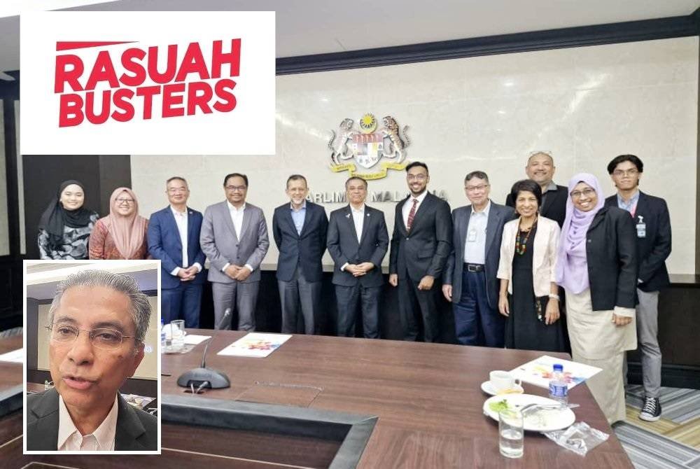 Syed Ibrahim (enam dari kiri) bersama ahli sekretariat KRPPM- IGAR selepas mesyuarat di bangunan Parlimen pada Isnin. (Gambar kecil: Syed Ibrahim)