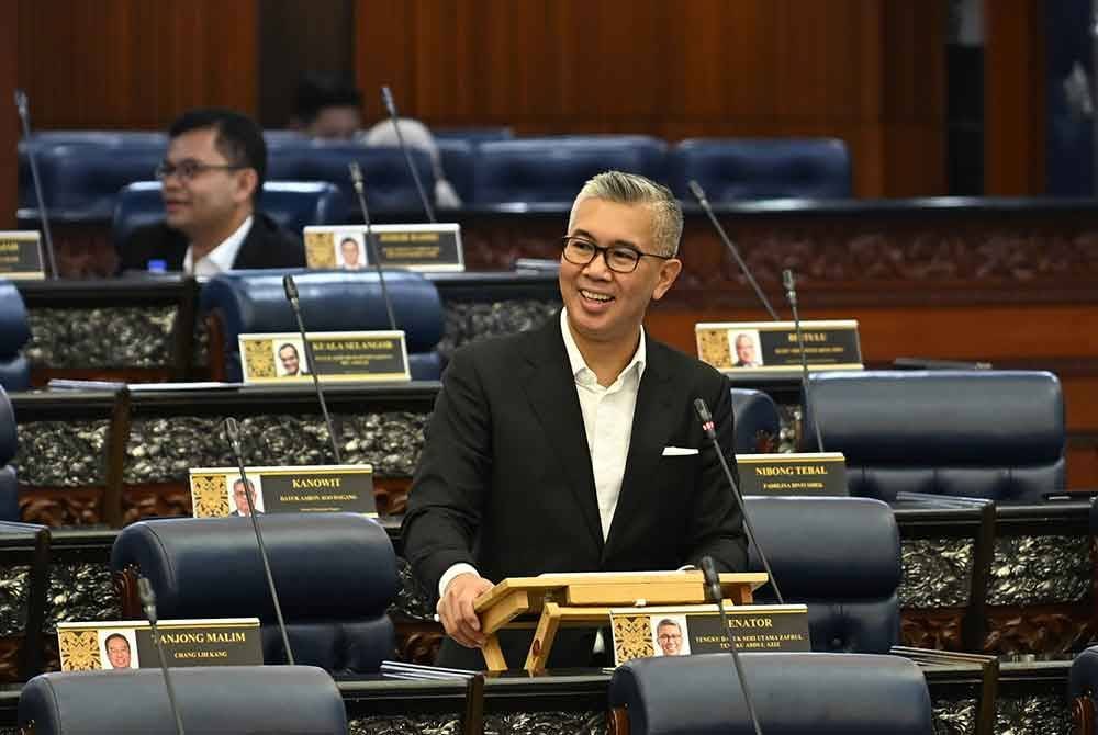 Tengku Zafrul ketika Pertanyaan-Pertanyaan Bagi Jawab Lisan di Dewan Rakyat pada Selasa. Foto Jabatan Penerangan Malaysia