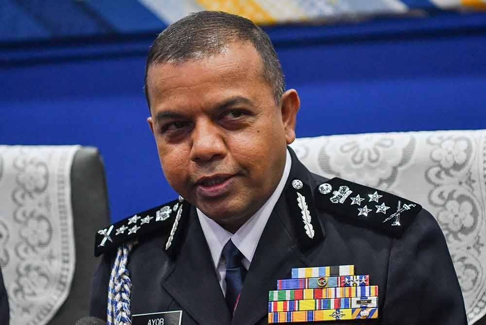 Timbalan Ketua Polis Negara, Datuk Seri Ayob Khan Mydin Pitchay menjawab pertanyaan pemberita selepas Majlis Serah dan Terima Tugas di Ibu Pejabat Polis Kontinjen (IPK) Kelantan pada Selasa. Foto Bernama