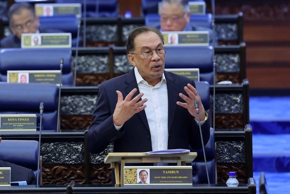 Anwar ketika sesi Waktu Pertanyaan Menteri di Dewan Rakyat pada Selasa. Foto Bernama