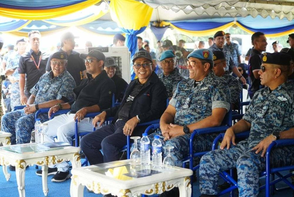 Mohamed Khaled (tengah) hadir Majlis Penutupan Hari Bersama Media di Lapang Sasar Menembak Jugra, Batu Hampar di Banting, pada Selasa.