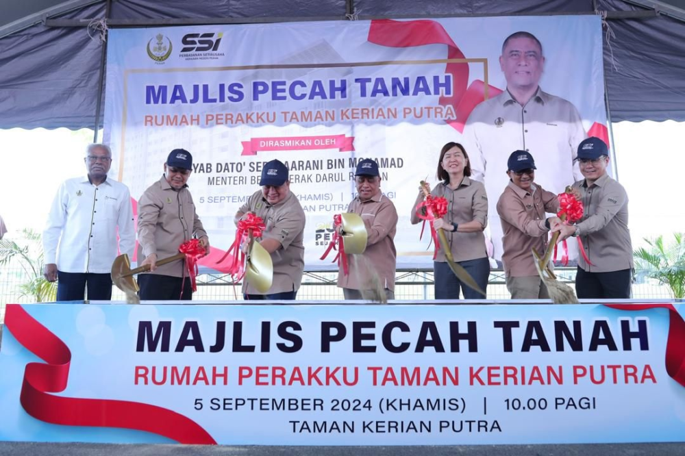 Majlis pecah tanah Rumah Perakku Taman Kerman Putra, Perak.