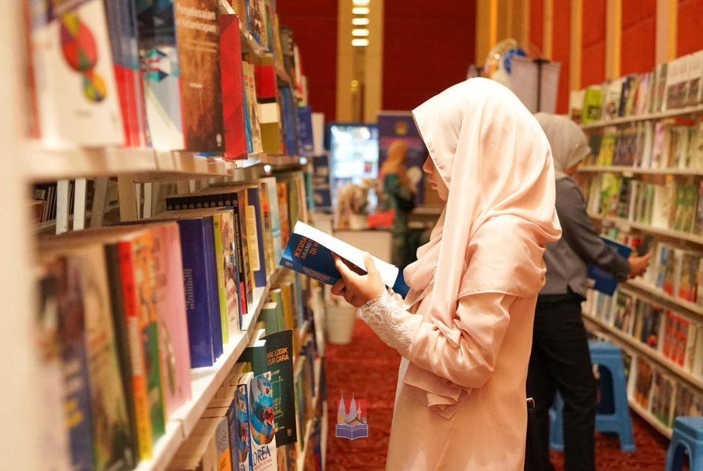  Pelajar Institusi Pendidikan Tinggi (IPT) boleh membuat permohonan baucar buku fasa kedua bernilai RM100 bermula hari ini hingga 31 Disember.