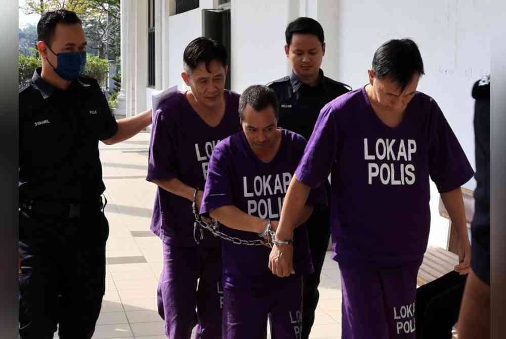 Tiga lelaki warga China dihukum penjara tiga bulan oleh Mahkamah Majistret di sini hari ini selepas mengaku bersalah mencuri dengan cara menyeluk saku di Lapangan Terbang Antarabangsa Kuala Lumpur (KLIA) Terminal 1, minggu lepas. Foto Bernama