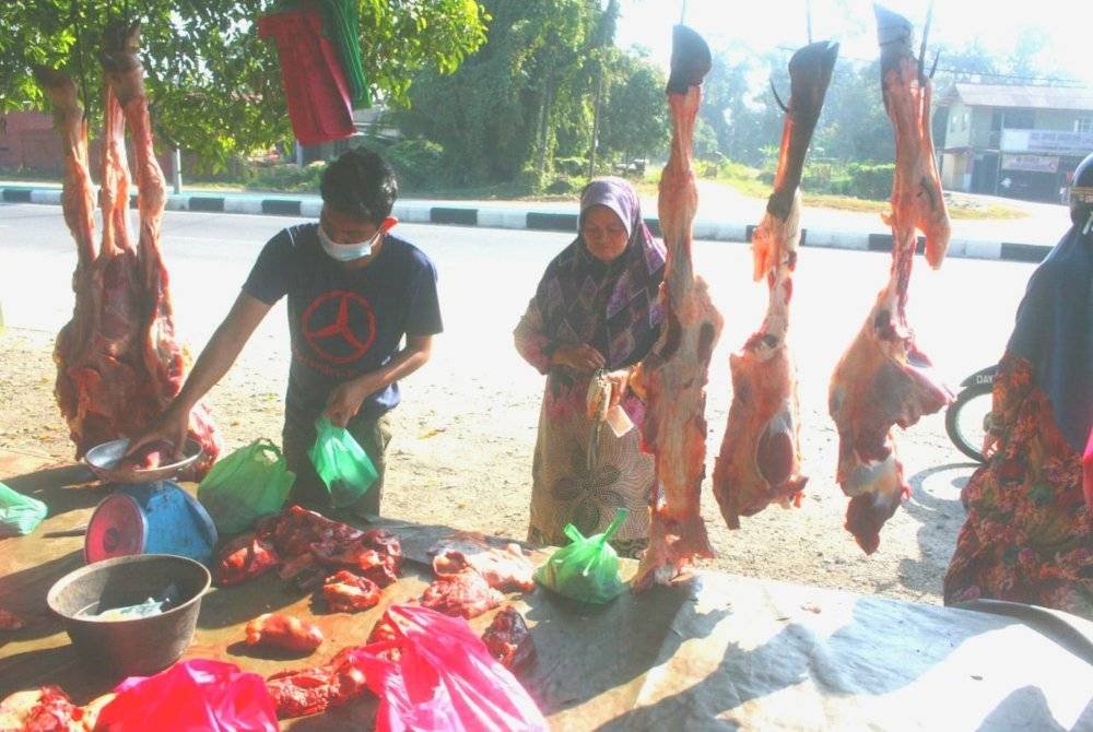 Tinjauan Sinar Harian pada Rabu mendapati rata-rata peniaga daging menjual sekitar RM20 hingga RM26 sekilogram berbanding sebelum ini RM30 hingga RM35.