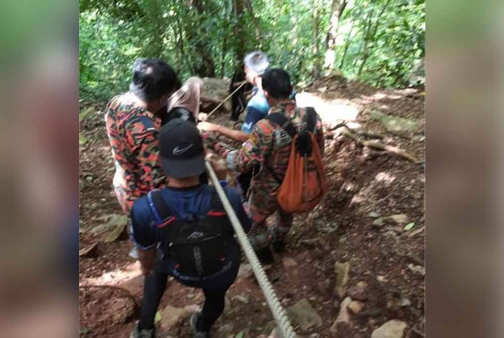 Kesemua mangsa yang berusia lingkungan 20-an dibawa turun ke kaki Bukit Kodiang dengan selamat.