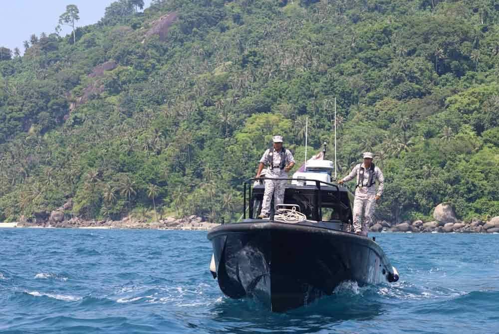 Maritim Malaysia sedia memberikan sokongan logistik selain menghantar penduduk dengan selamat pada musim tengkujuh nanti. Foto Maritim Zon Mersing