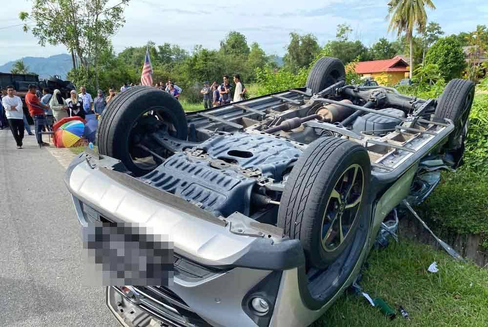 Perodua Aruz yang dinaiki mangsa terbalik selepas terlibat kemalangan sekitar jam 9 pagi pada Jumaat.