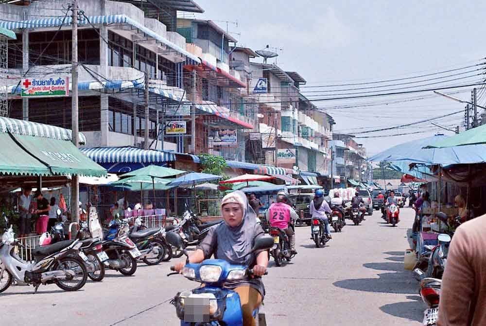 Penyanyi wanita popular di negeri ini antara enam individu yang dipercayai ditahan Polis Thailand dalam serbuan di sebuah hotel di Golok, Thailand pada Jumaat. Gambar hiasan