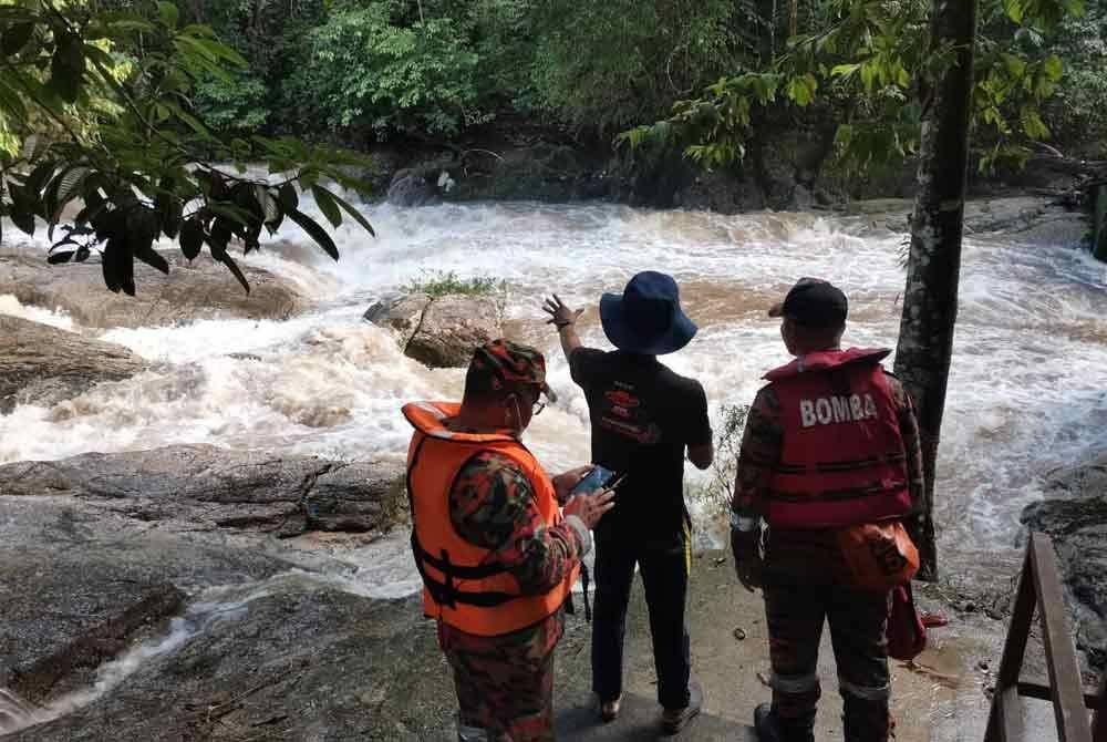 Seorang wanita dikhuatiri lemas selepas hanyut dibawa arus deras dipercayai kepala air di Taman Eco Rimba, Sungai Sedim, Kulim pada Sabtu.