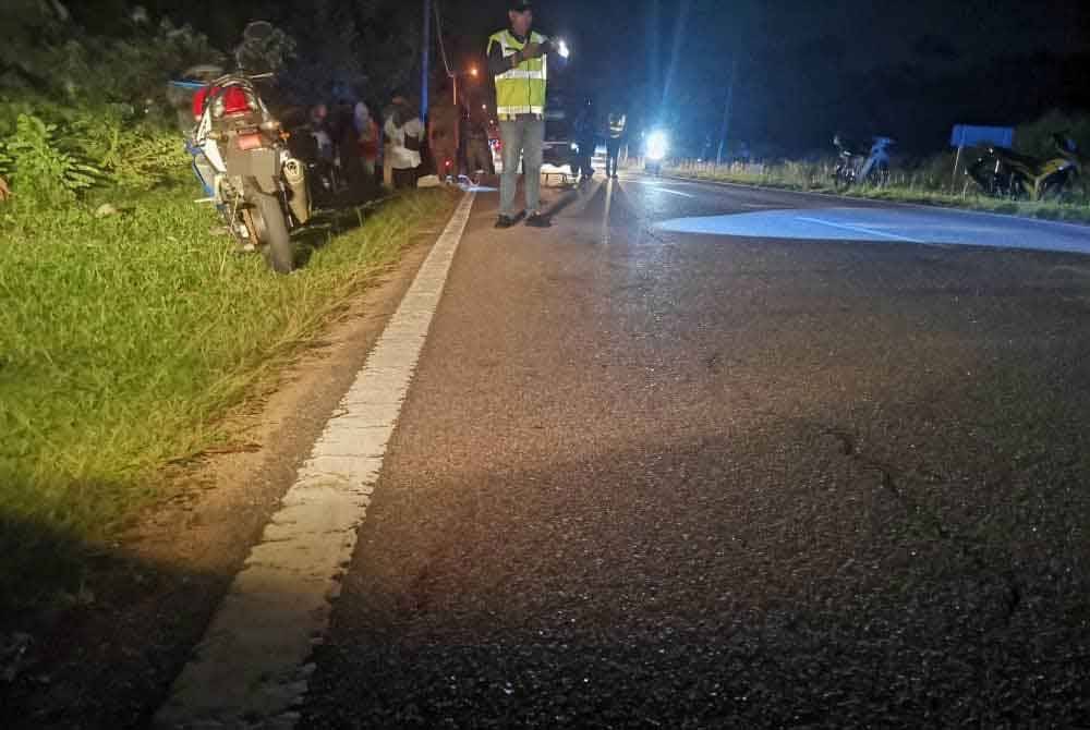 Seorang pelajar Tingkatan Satu maut ketika melintas jalan dalam kejadian membabitkan sebuah kenderaan di
Jalan Lendu Dalam, di sini pada Sabtu.