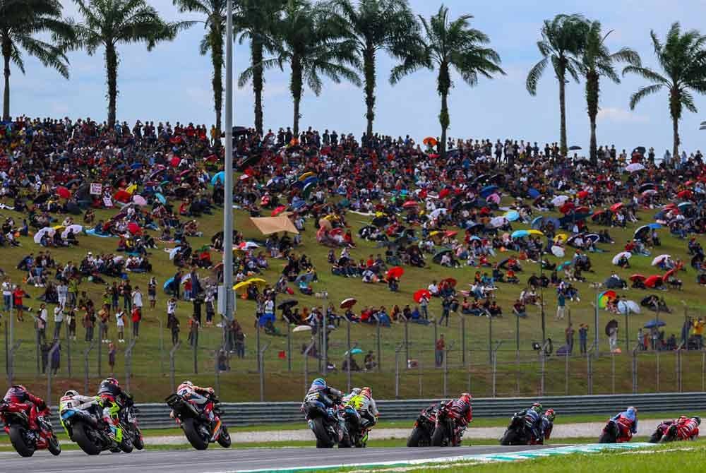 Aksi para pelumba pada perlumbaan Grand Prix Motosikal (MotoGP) Malaysia 2024 di Litar Antarabangsa Petronas Sepang hari ini. Foto Bernama