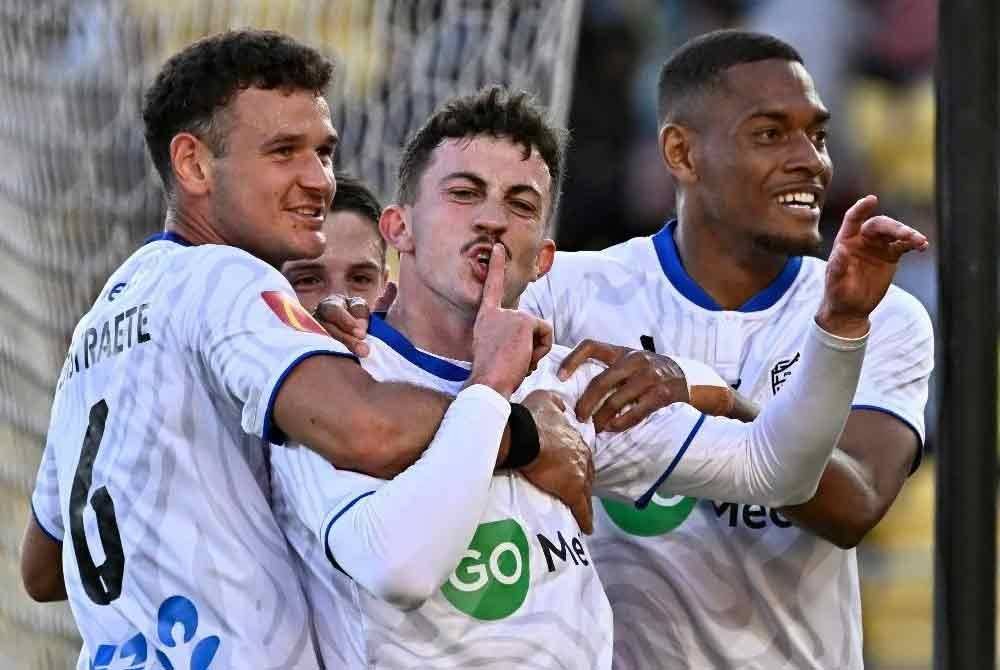 Brimmer meraikan jaringan bersama pemain-pemain Auckland FC semasa aksi &#039;Kiwi Clasico&#039; di Stadium Wilayah Wellington. Foto: Agensi