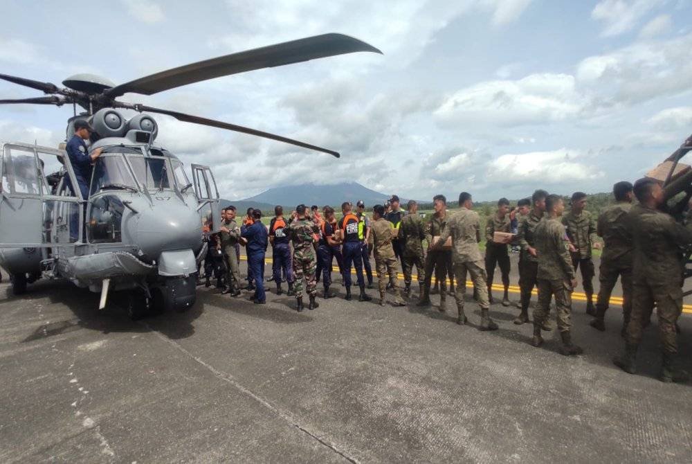 TUDM menghantar helikopter EC 725 AP dari No 5 Skuadron yang diatur gerak ke Filipina pada 26 Oktober lepas bagi Misi Bantuan Kemanusiaan dan Bencana (HADR). Foto TUDM