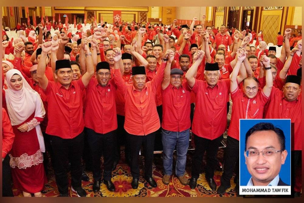 Presiden Bersatu, Tan Sri Muhyiddin Yassin ketika Konvensyen Bersatu yang berlangsung di Selayang pada Julai lalu. Gambar fail (Gambar kecil: Mohammad Tawfik)